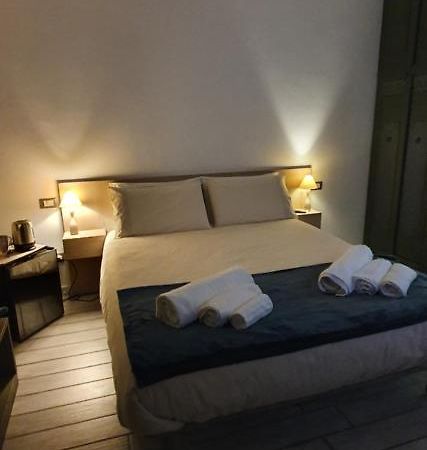 Piazza Martiri Rooms Каляри Екстериор снимка