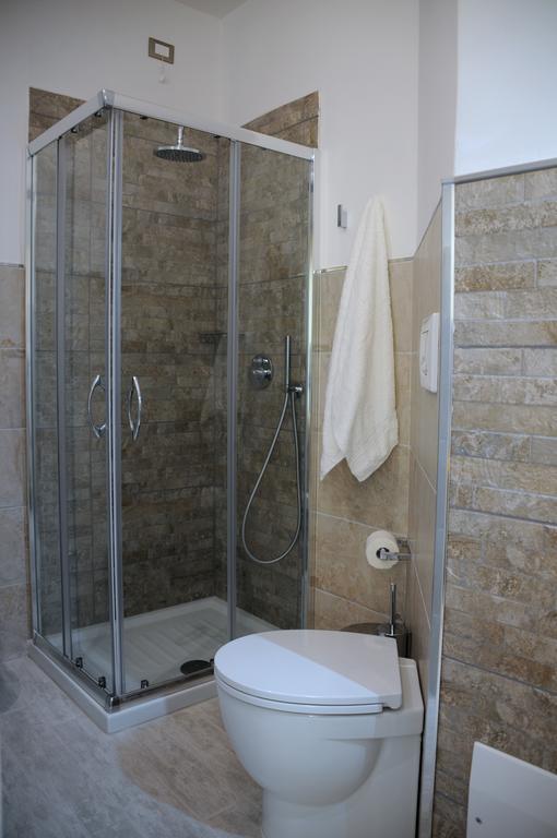 Piazza Martiri Rooms Каляри Стая снимка