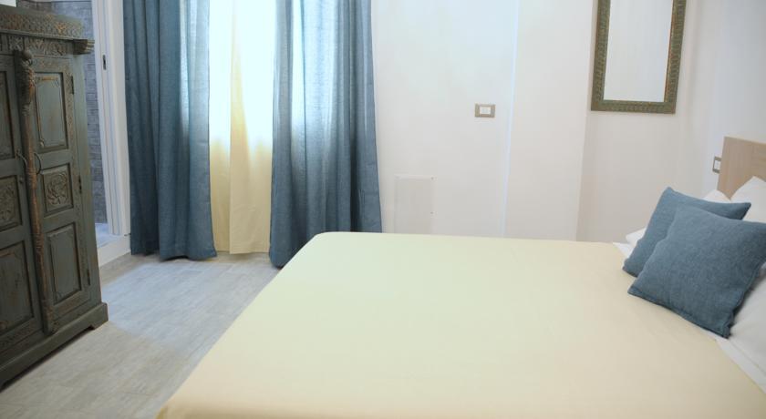 Piazza Martiri Rooms Каляри Стая снимка