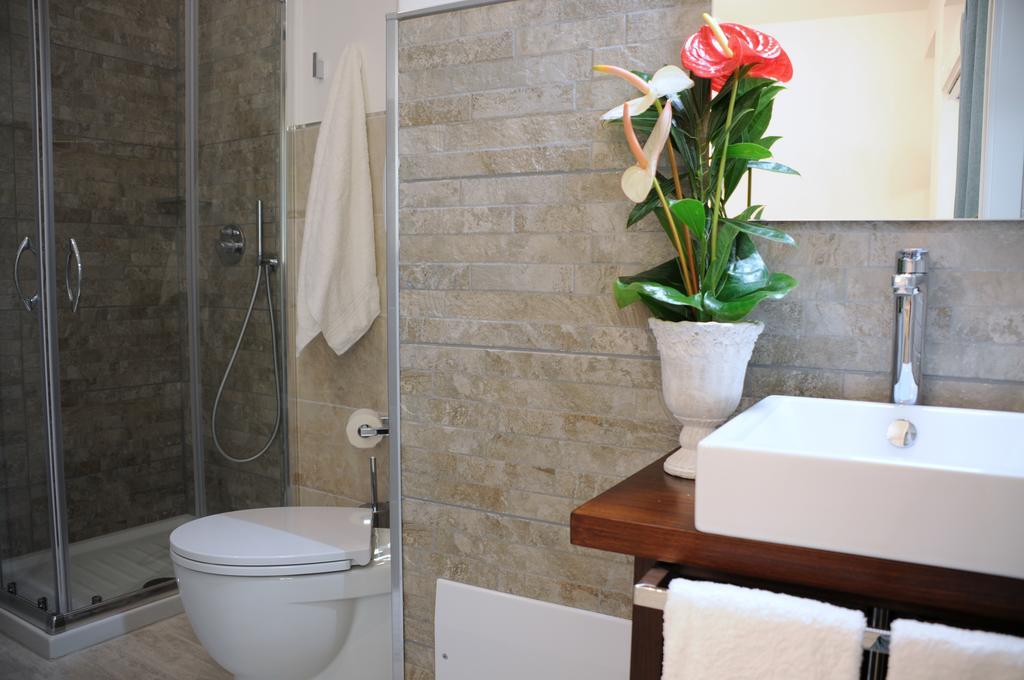 Piazza Martiri Rooms Каляри Стая снимка