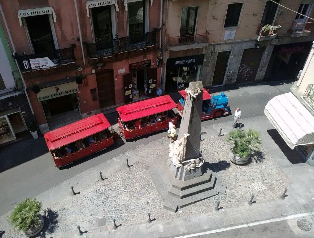 Piazza Martiri Rooms Каляри Екстериор снимка