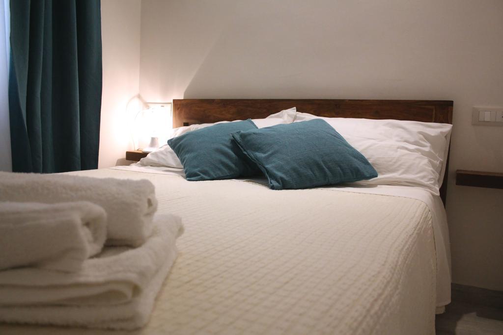 Piazza Martiri Rooms Каляри Стая снимка
