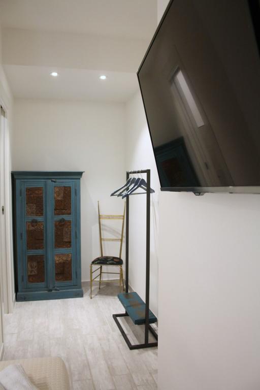 Piazza Martiri Rooms Каляри Стая снимка