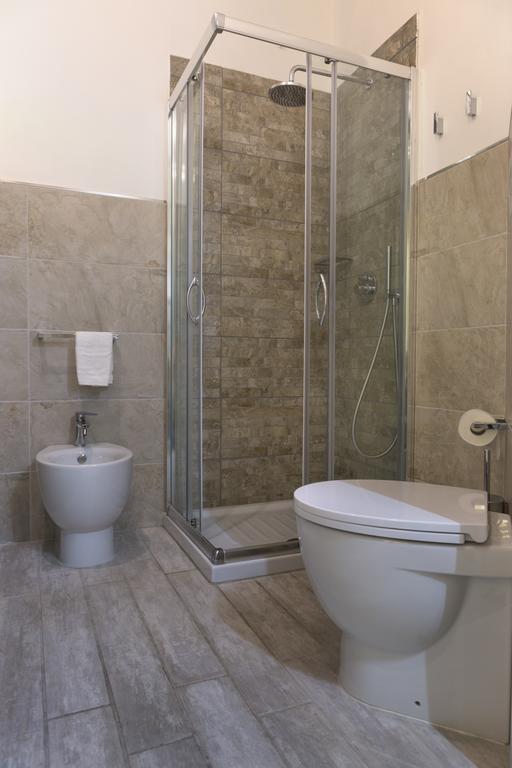Piazza Martiri Rooms Каляри Екстериор снимка