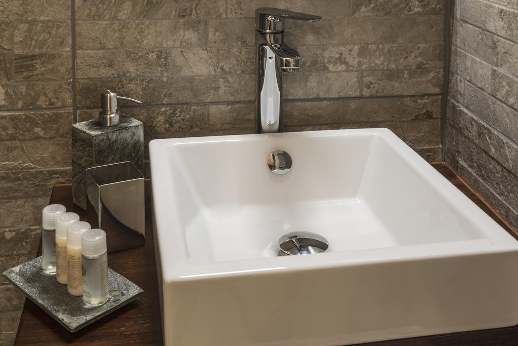 Piazza Martiri Rooms Каляри Екстериор снимка