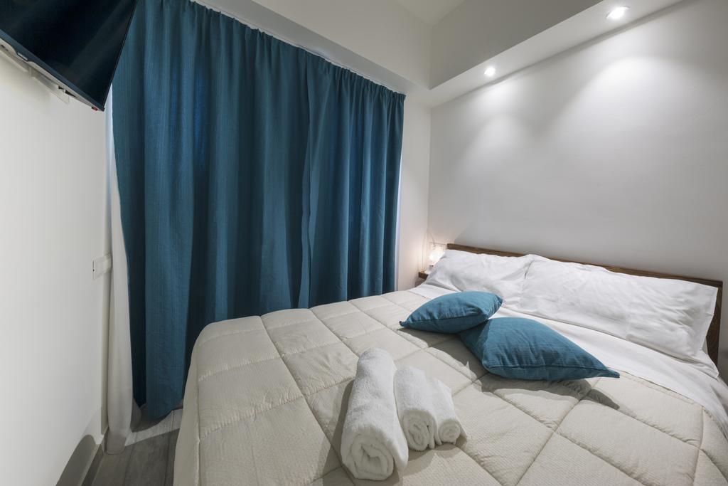 Piazza Martiri Rooms Каляри Стая снимка