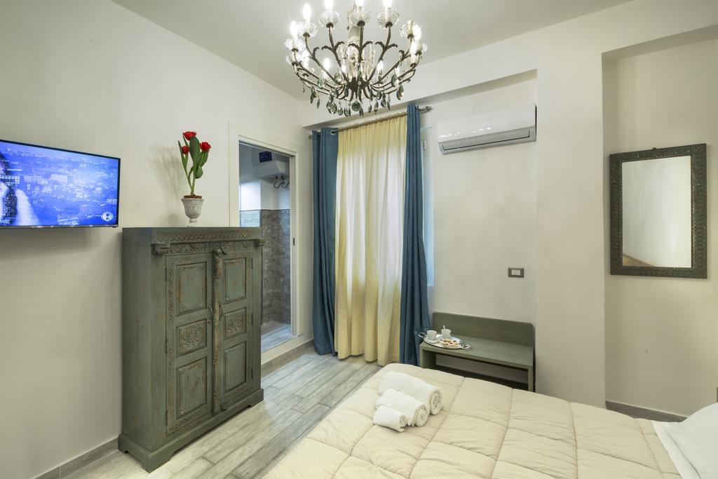Piazza Martiri Rooms Каляри Стая снимка