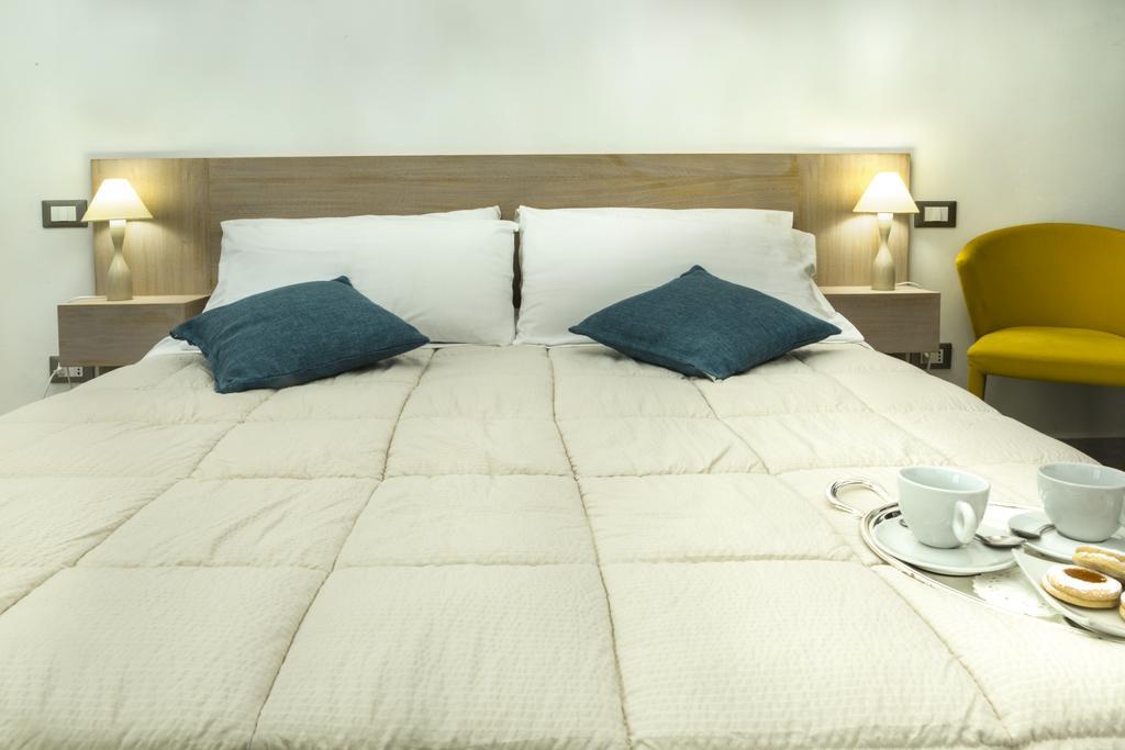 Piazza Martiri Rooms Каляри Стая снимка