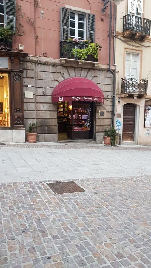 Piazza Martiri Rooms Каляри Екстериор снимка
